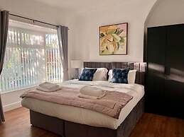 Spacious Home - Sleeps 5 Persons