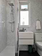 Spacious Home - Sleeps 5 Persons