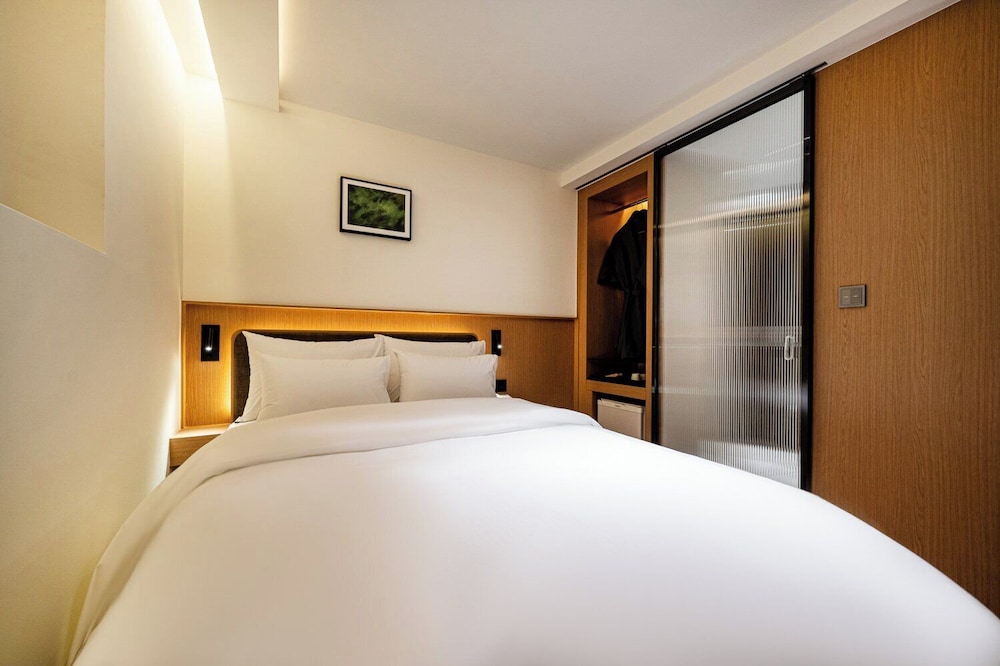 Hotel Code Cheonho