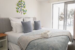 2 Bedroom Beach Frontage Apartment