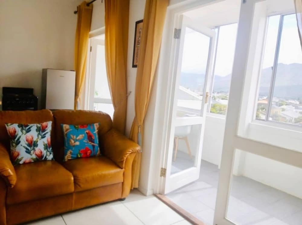 Outspan Lodge- Giraffe House