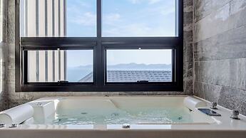Namhae Glad810 Spa Pool Villa