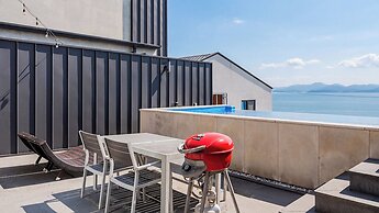 Namhae Glad810 Spa Pool Villa