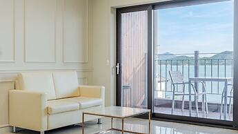Namhae Glad810 Spa Pool Villa