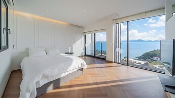 Namhae Glad810 Spa Pool Villa
