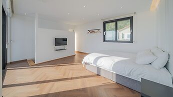 Namhae Glad810 Spa Pool Villa