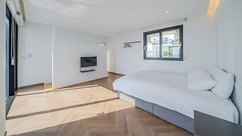 Namhae Glad810 Spa Pool Villa