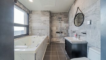 Namhae Glad810 Spa Pool Villa