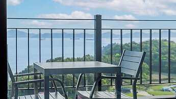 Namhae Glad810 Spa Pool Villa