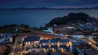 Namhae Glad810 Spa Pool Villa