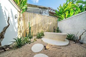Udara Villa - Tropical Garden Escape