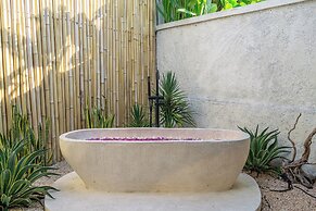Udara Villa - Tropical Garden Escape