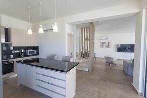 New, 4 Bedroom Villa With Private Pool