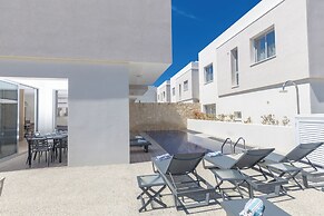 New, 4 Bedroom Villa With Private Pool
