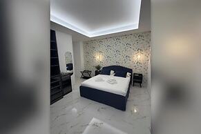 Della Vite Home Collection