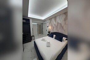 Della Vite Home Collection