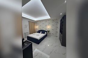 Della Vite Home Collection