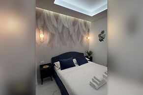 Della Vite Home Collection