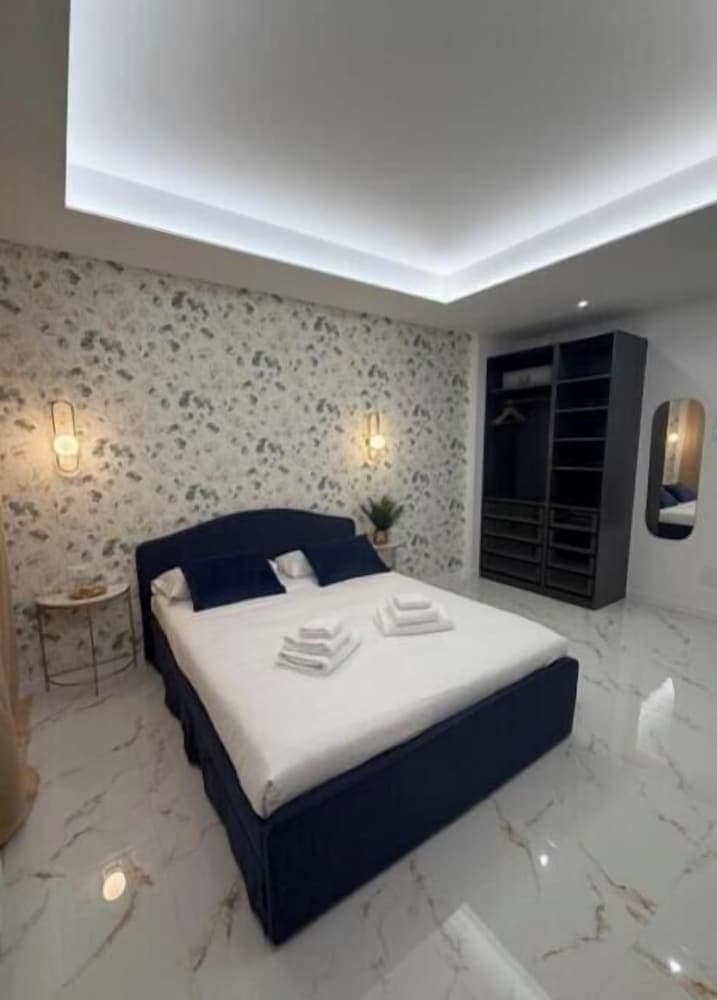 Della Vite Home Collection