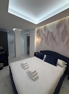 Della Vite Home Collection
