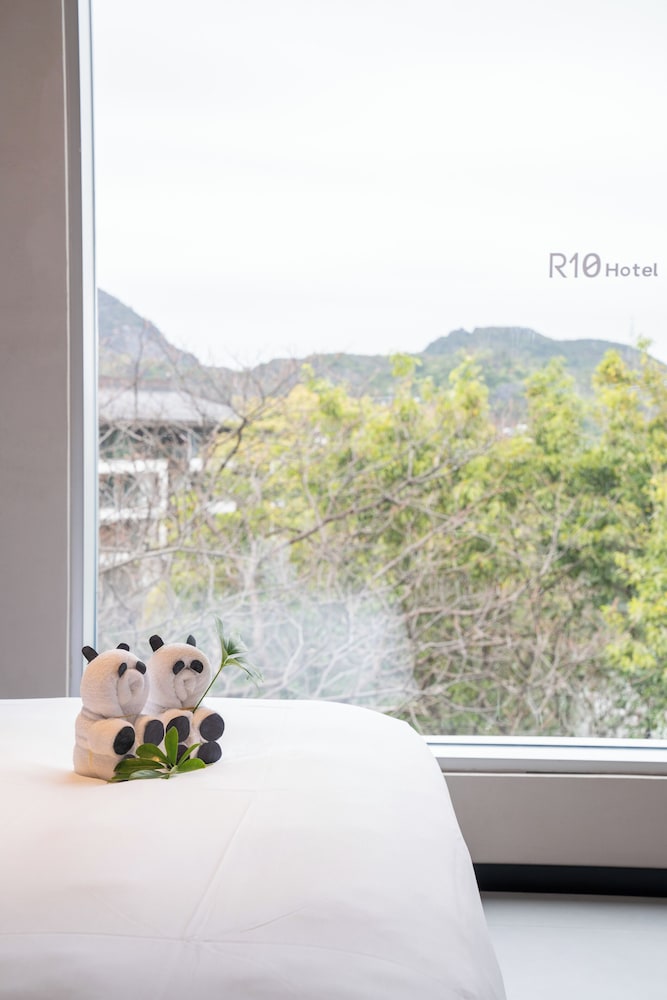 Banyan Retreat  R10 Hotel