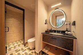 Banyan Retreat  R10 Hotel