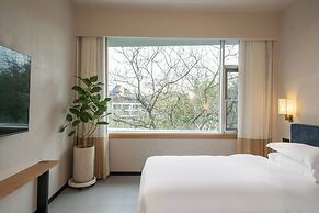 Banyan Retreat  R10 Hotel