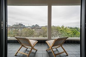 Banyan Retreat  R10 Hotel