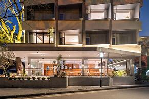 Banyan Retreat  R10 Hotel