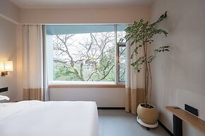 Banyan Retreat  R10 Hotel