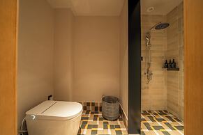 Banyan Retreat  R10 Hotel