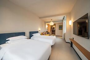 Banyan Retreat  R10 Hotel