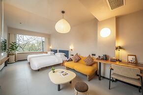 Banyan Retreat  R10 Hotel