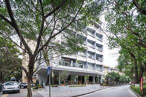 Banyan Retreat  R10 Hotel