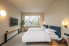 Banyan Retreat  R10 Hotel