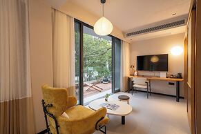 Banyan Retreat  R10 Hotel