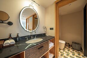 Banyan Retreat  R10 Hotel