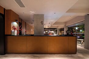 Banyan Retreat  R10 Hotel