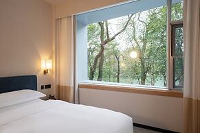 Banyan Retreat  R10 Hotel