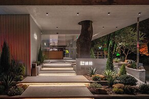 Banyan Retreat  R10 Hotel