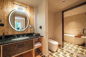 Banyan Retreat  R10 Hotel