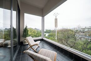 Banyan Retreat  R10 Hotel