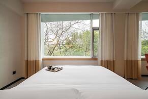 Banyan Retreat  R10 Hotel