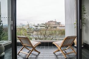 Banyan Retreat  R10 Hotel
