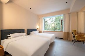 Banyan Retreat  R10 Hotel