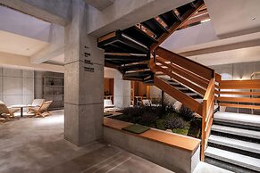 Banyan Retreat  R10 Hotel