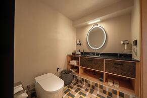 Banyan Retreat  R10 Hotel