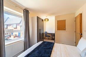 Premium Central House- Sleeps 9 - Garden - Parking