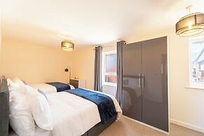 Premium Central House- Sleeps 9 - Garden - Parking