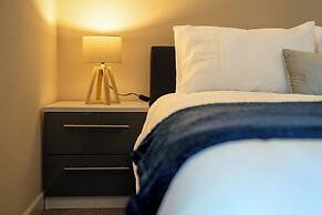 Premium Central House- Sleeps 9 - Garden - Parking